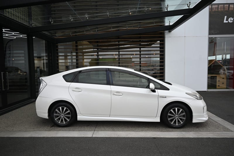 2013 Toyota Prius 1.8 Petrol Hybrid S CVT Hatch... image 3