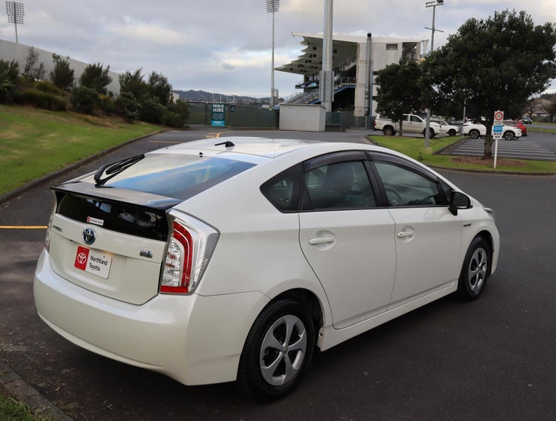 2013 Toyota Prius 1.8 Petrol S 5 Dr Hatch CVT 2WD image 2