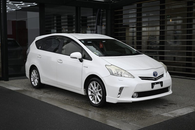 2013 Toyota Prius Alpha 1.8 Hybrid G 2WD Wagon image 1
