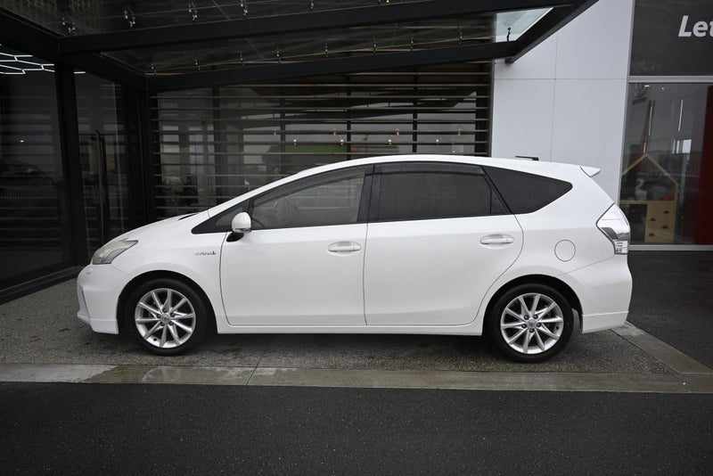2013 Toyota Prius Alpha 1.8 Hybrid G 2WD Wagon image 3