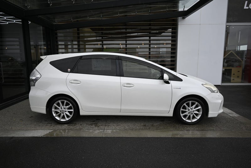 2013 Toyota Prius Alpha 1.8 Hybrid G 2WD Wagon image 5