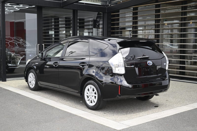 2013 Toyota Prius Alpha 1.8 Hybrid S 2WD Wagon image 2