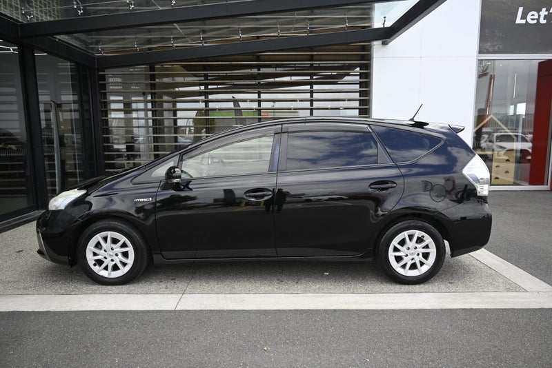 2013 Toyota Prius Alpha 1.8 Hybrid S 2WD Wagon image 3