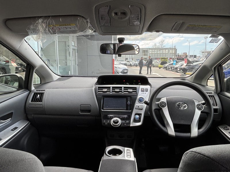 2013 Toyota Prius Alpha 1.8 Hybrid S EDITION image 2