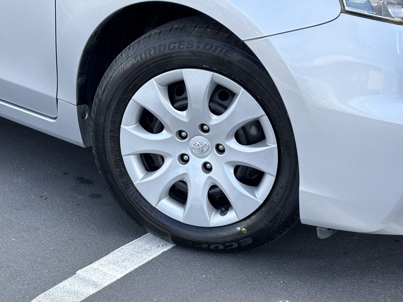 2013 Toyota Prius Alpha 1.8 Hybrid S EDITION image 5