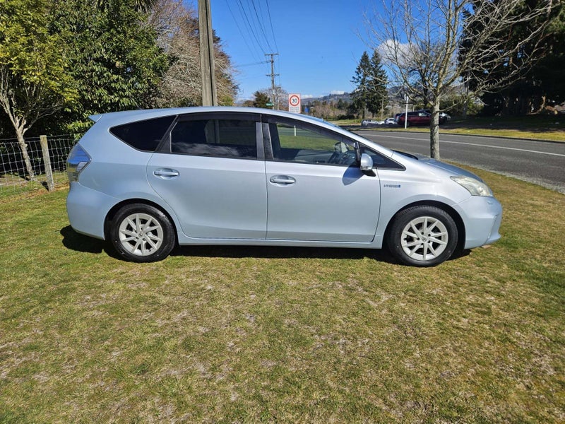 2013 Toyota Prius Alpha 1.8 Hybrid S Wagon image 4