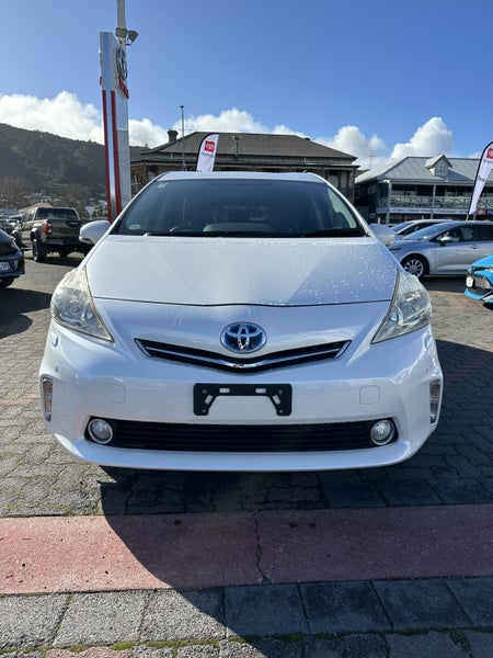 2013 Toyota Prius Alpha - 7 seater image 3