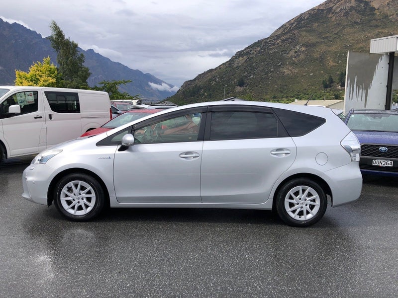 2013 Toyota Prius Alpha G Hybrid 7 Seater image 4