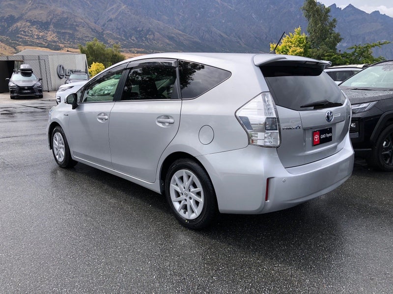 2013 Toyota Prius Alpha G Hybrid 7 Seater image 5