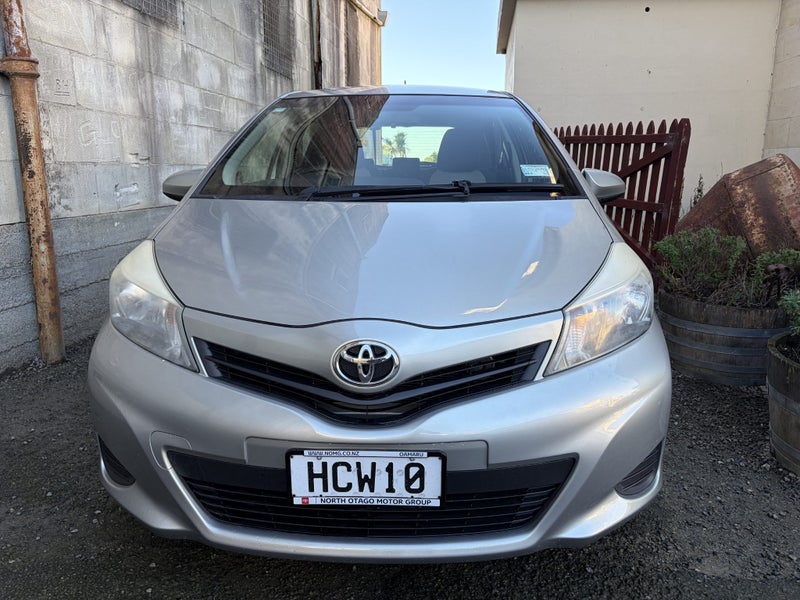 2013 Toyota Yaris YR image 2