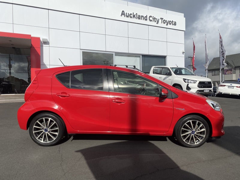 2014 Toyota Aqua 1.5 Hybrid G 5 Dr Hatch CVT 2WD image 2