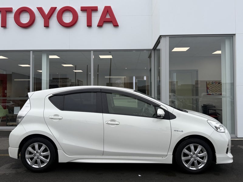 2014 Toyota Aqua 1.5 Hybrid G HYBRID Auto image 2