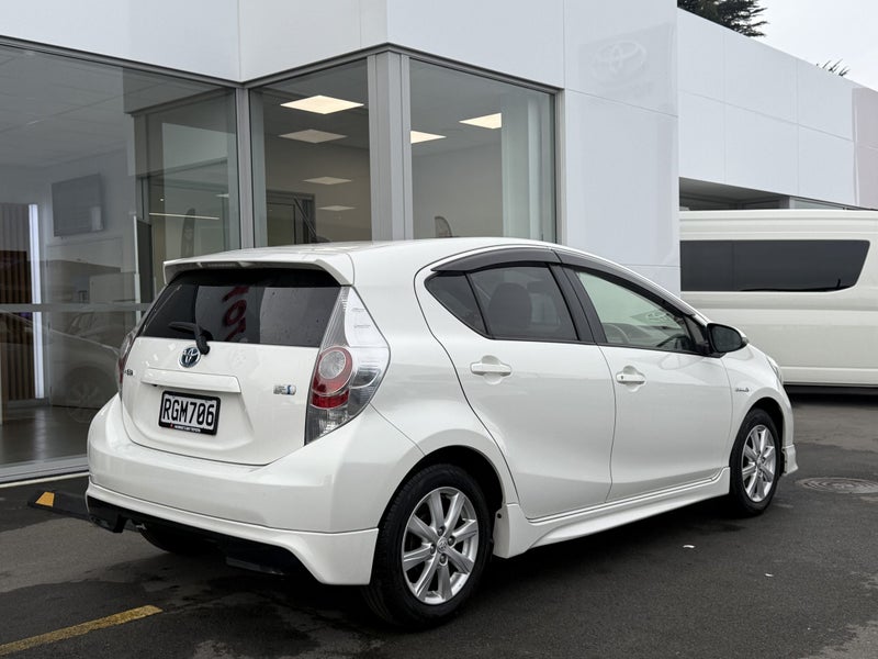 2014 Toyota Aqua 1.5 Hybrid G HYBRID Auto image 3