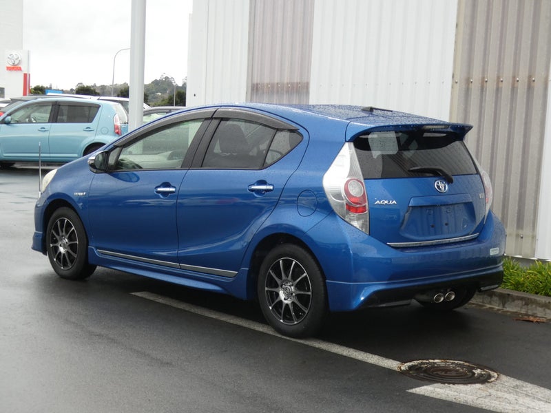 2014 Toyota Aqua 1.5 Hybrid G Leather image 2