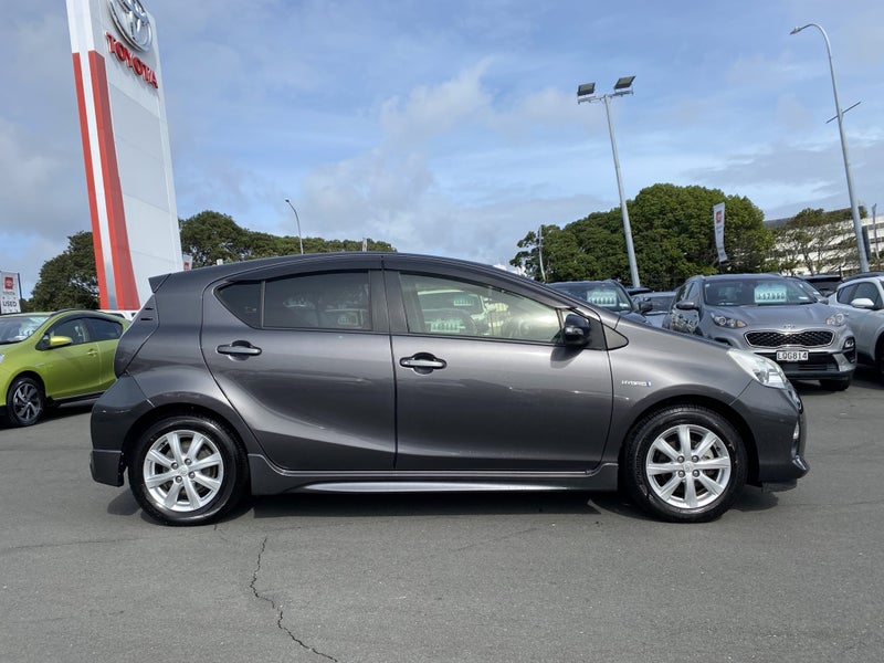 2014 Toyota Aqua 1.5 Hybrid G Soft Leather Sele... image 2