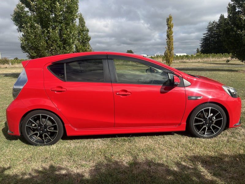 2014 Toyota Aqua 1.5 Hybrid GS Sport Hatch CVT 2WD image 3