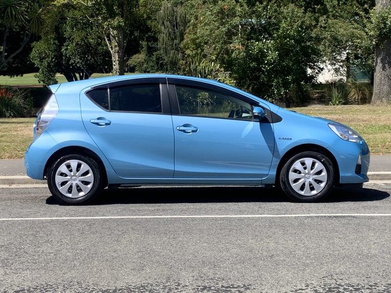 2014 Toyota Aqua 1.5 Hybrid S 5 Dr Hatch CVT 2W... image 2