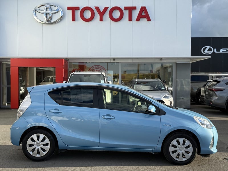 2014 Toyota Aqua 1.5 Hybrid S 5 Dr Hatch CVT 2WD image 5