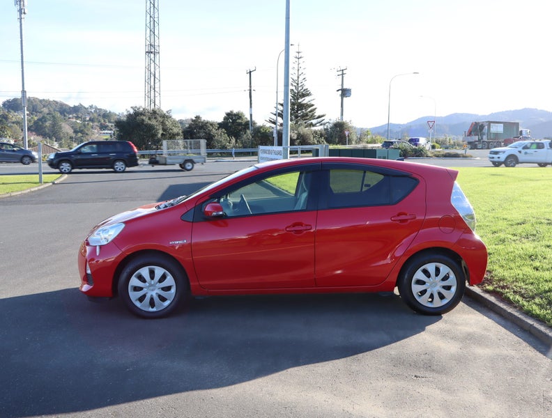 2014 Toyota Aqua 1.5 Hybrid S 5 Dr Hatch CVT 2WD image 2