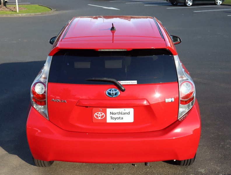 2014 Toyota Aqua 1.5 Hybrid S 5 Dr Hatch CVT 2WD image 3