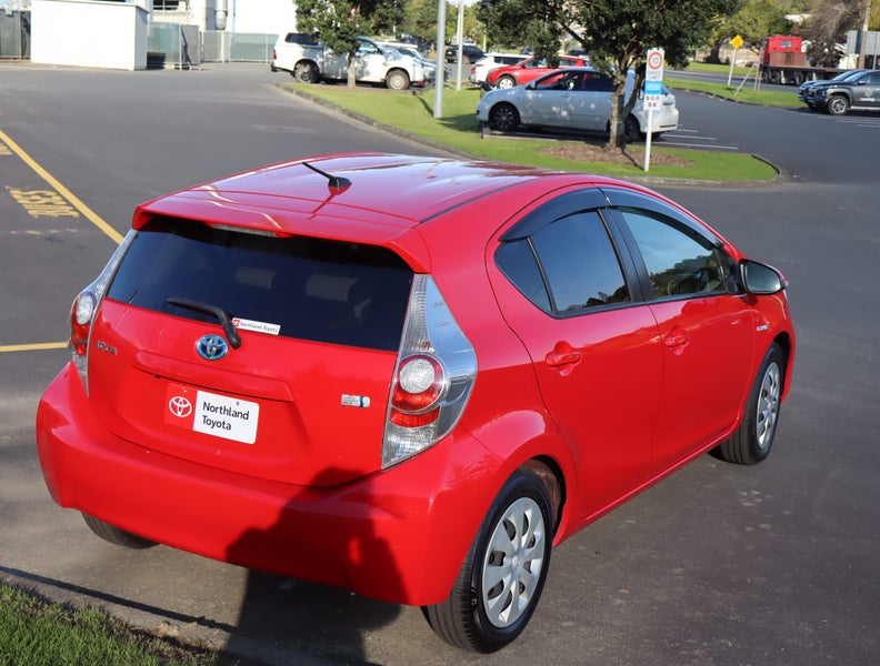 2014 Toyota Aqua 1.5 Hybrid S 5 Dr Hatch CVT 2WD image 4