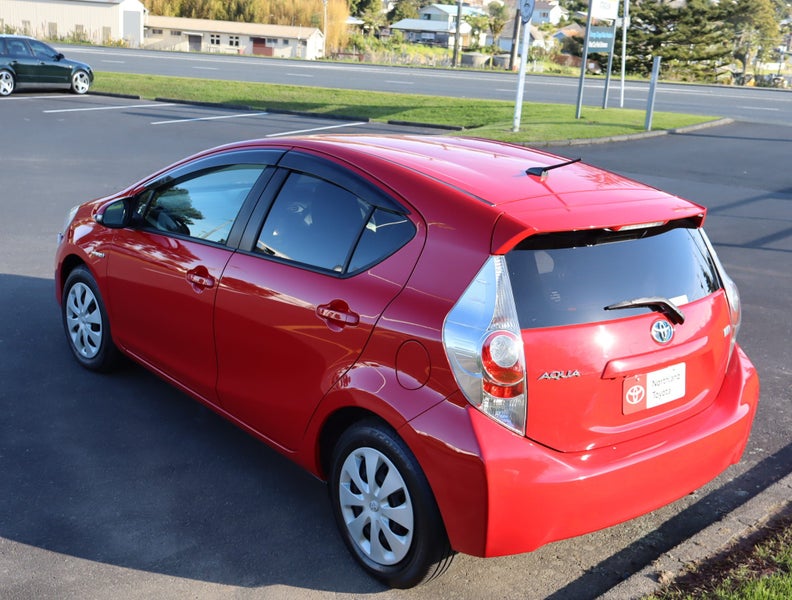2014 Toyota Aqua 1.5 Hybrid S 5 Dr Hatch CVT 2WD image 5