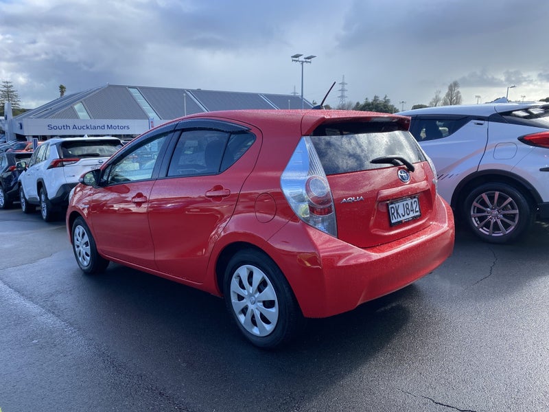 2014 Toyota Aqua 1.5P Hybrid S Hatch image 4