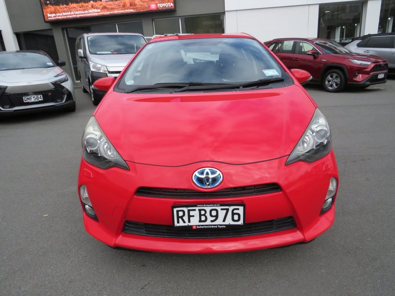 2014 Toyota Aqua Hybrid image 2