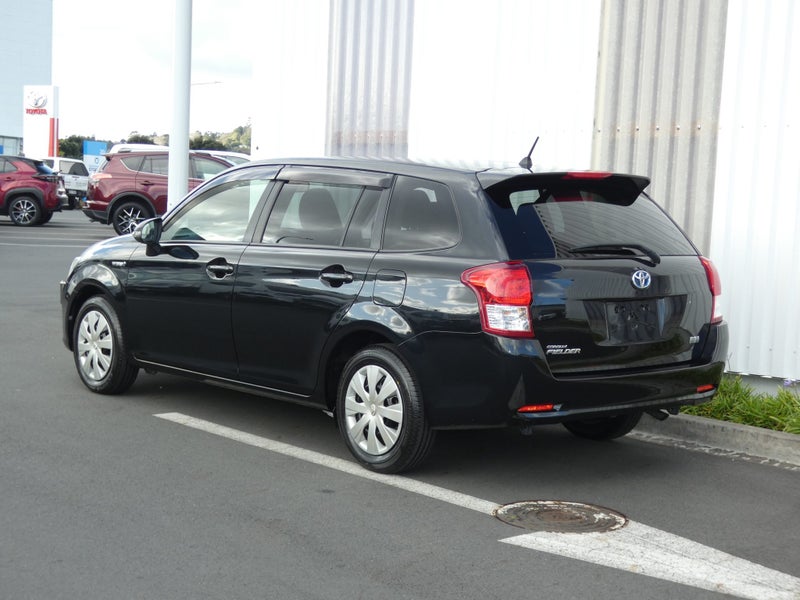 2014 Toyota Corolla Fielder 1.5 Hybrid G image 2