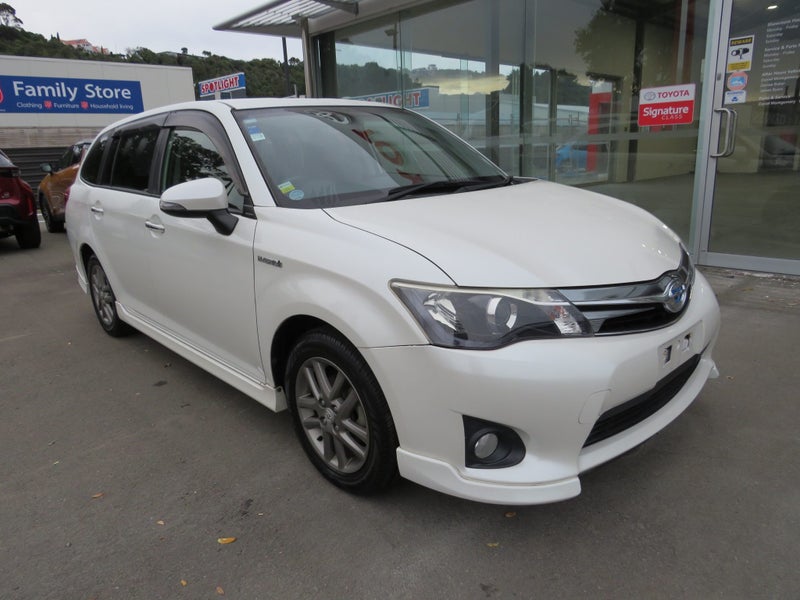 2014 Toyota Corolla Fielder 1.5 Hybrid G WxB 5... image 2