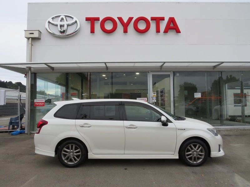 2014 Toyota Corolla Fielder 1.5 Hybrid G WxB 5... image 4