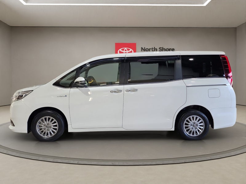 2014 Toyota Esquire 1.8L Hybrid Gi 2WD Station... image 5