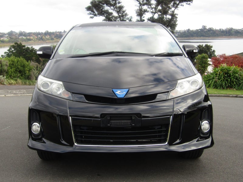 2014 Toyota Estima Hybrid image 2