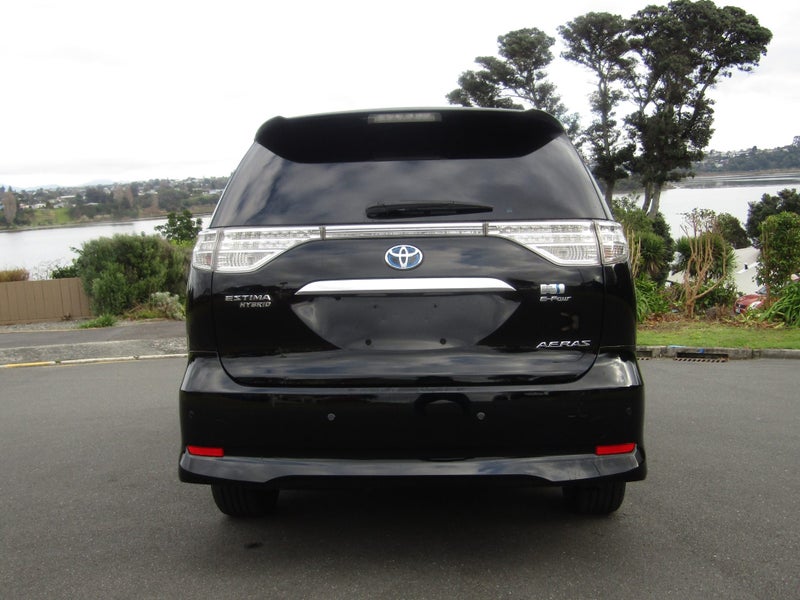2014 Toyota Estima Hybrid image 5
