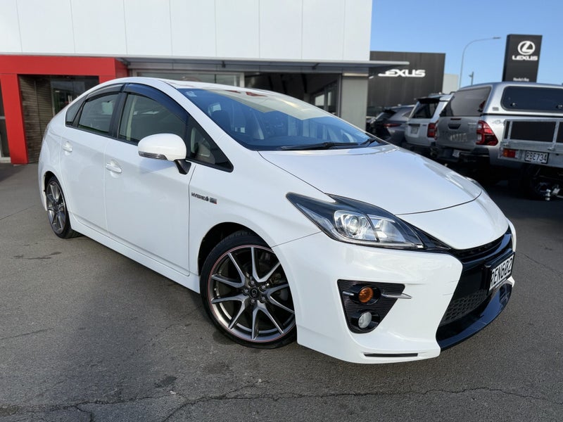 2014 Toyota Prius 1.8 Hybrid S Touring G Sport image 3