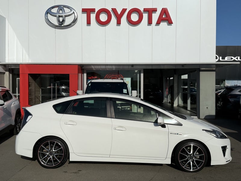 2014 Toyota Prius 1.8 Hybrid S Touring G Sport image 5