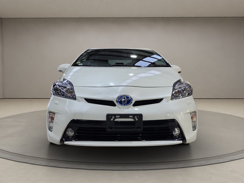 2014 Toyota Prius 1.8L Hybrid image 3