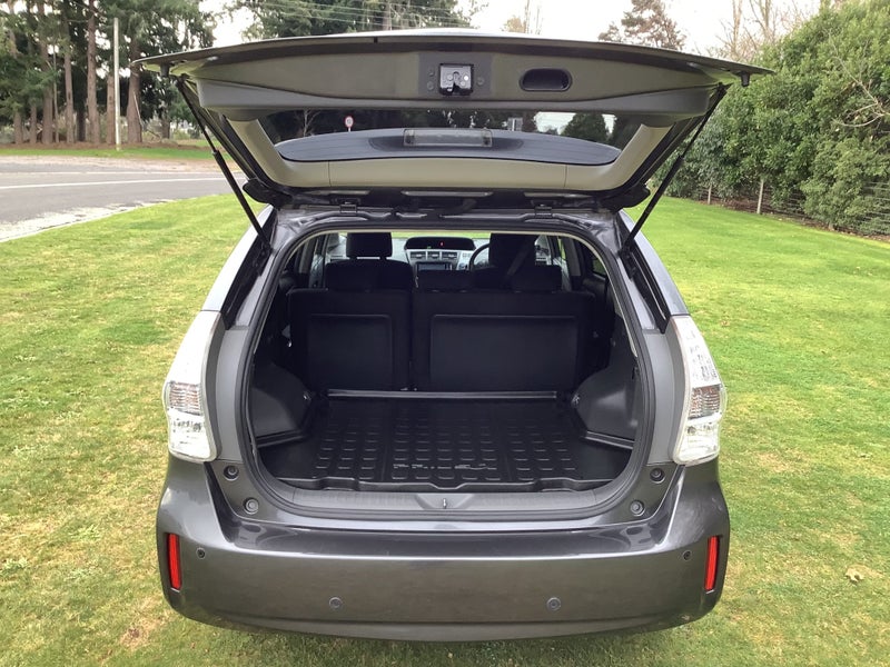 2014 Toyota Prius Alpha 1.8 Hybrid Electric Veh... image 5