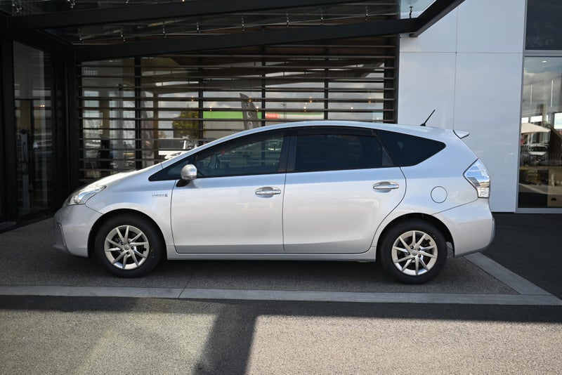 2014 Toyota Prius Alpha 1.8 Hybrid S FWD Wagon image 5