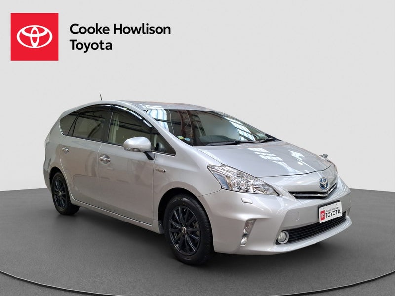 2014 Toyota Prius Alpha G 1.8L image 1
