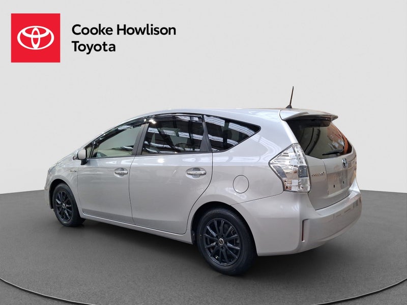 2014 Toyota Prius Alpha G 1.8L image 4