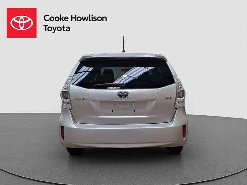 2014 Toyota Prius Alpha G 1.8L image 5