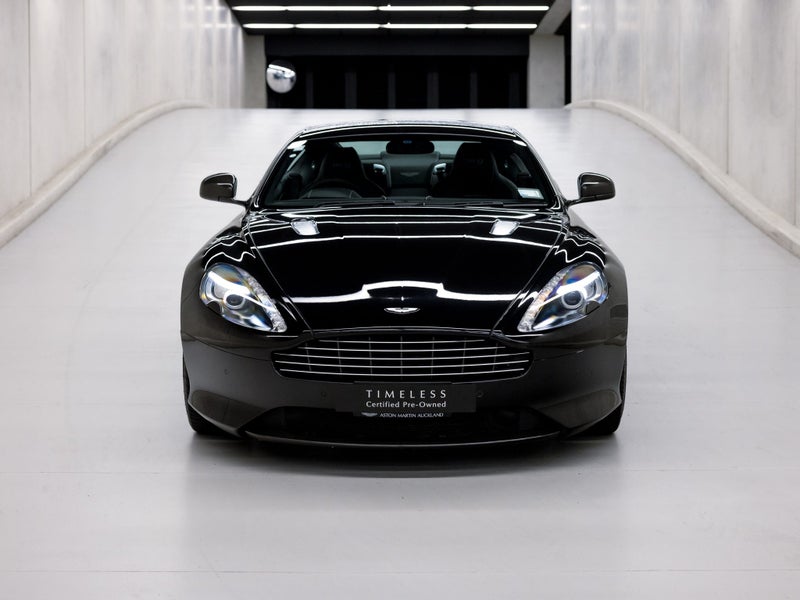 2015 Aston Martin DB9 Coupe image 4
