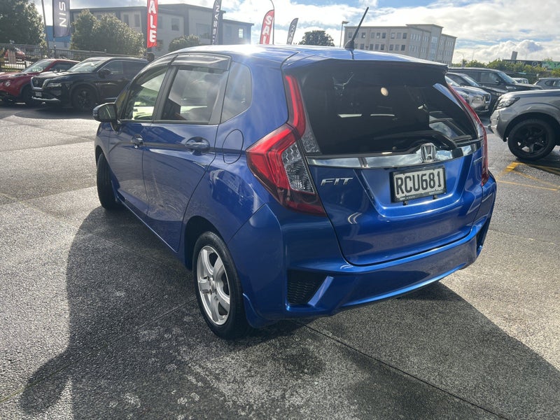 2015 Honda Fit HYBRID image 4