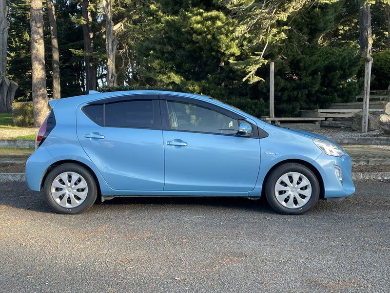 2015 Toyota Aqua 1.5 Hybrid G 5 Dr Hatch CVT 2WD image 3