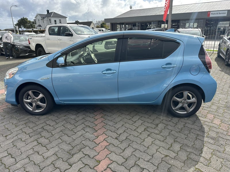 2015 Toyota Aqua 1.5 Hybrid G 5 Dr Hatch CVT 2WD - image 4
