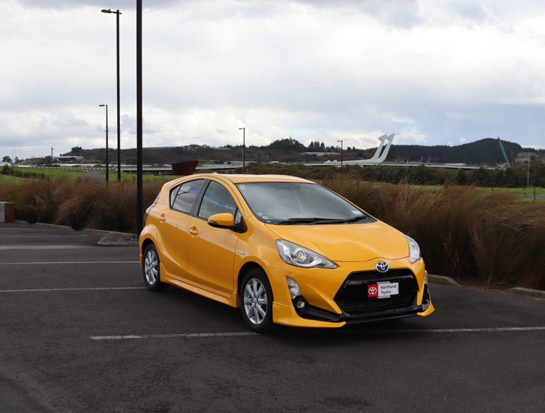 2015 Toyota Aqua 1.5 Hybrid G Soft Leather Sele... image 1
