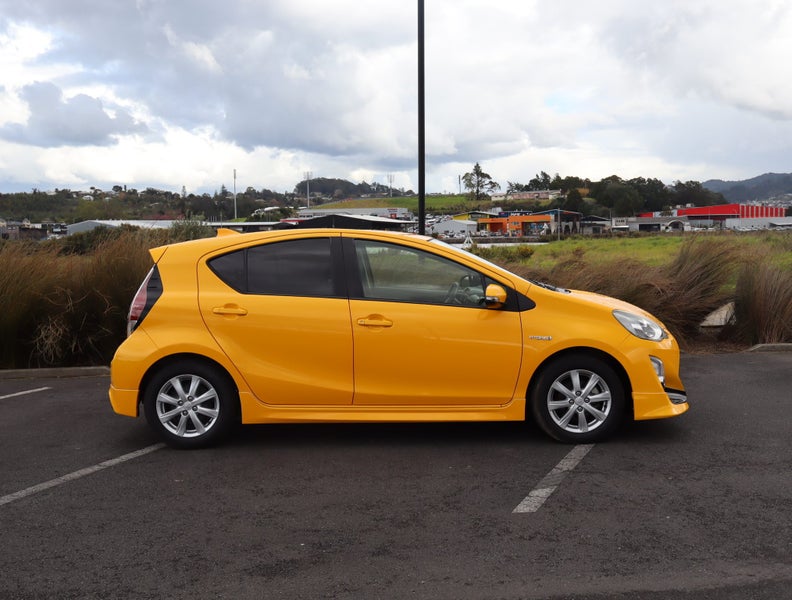 2015 Toyota Aqua 1.5 Hybrid G Soft Leather Sele... image 4