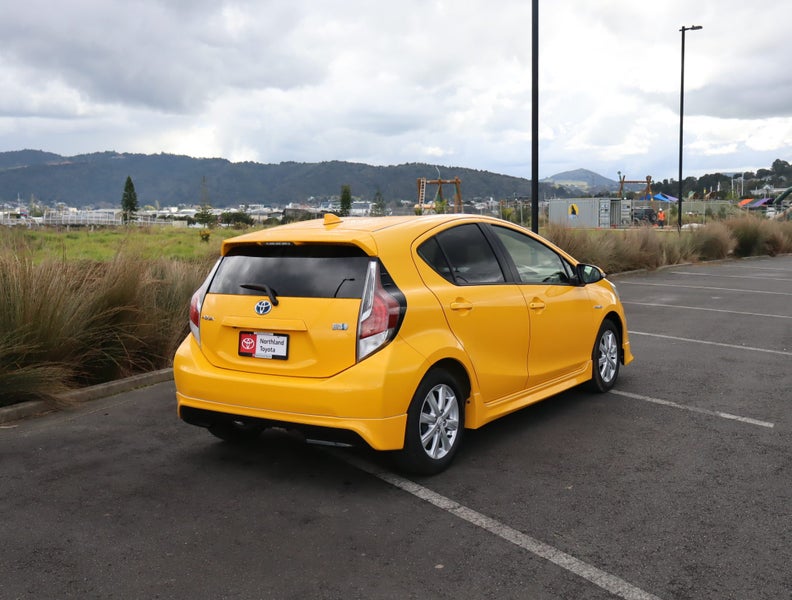 2015 Toyota Aqua 1.5 Hybrid G Soft Leather Sele... image 5