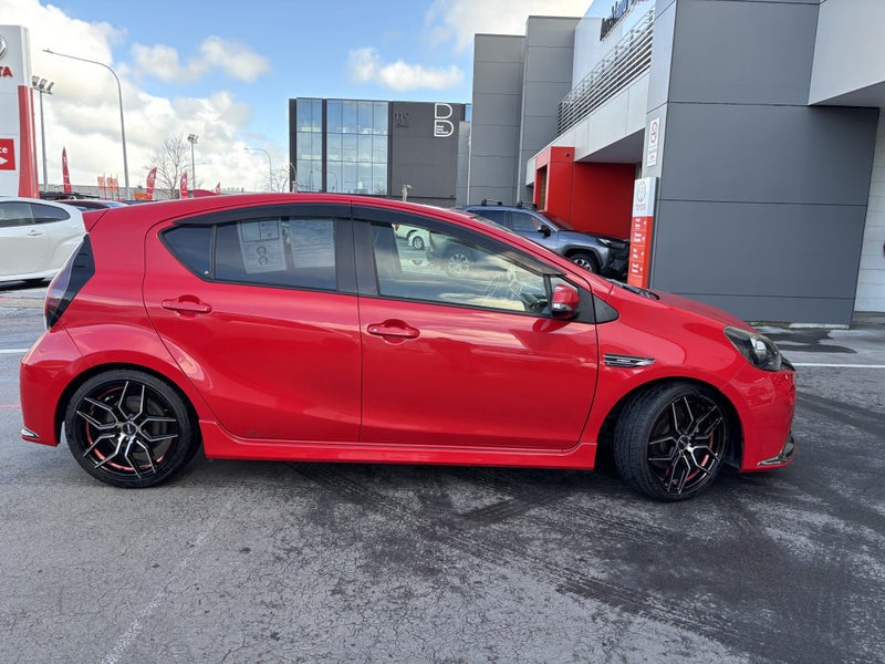 2015 Toyota Aqua 1.5 Hybrid GS Sport Hatch image 5